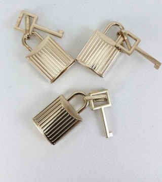 Przywieszka ozdobna  złota kłódka 1,10,100szt  5673