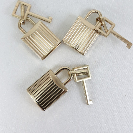 Przywieszka ozdobna  złota kłódka 1,10,100szt  5673