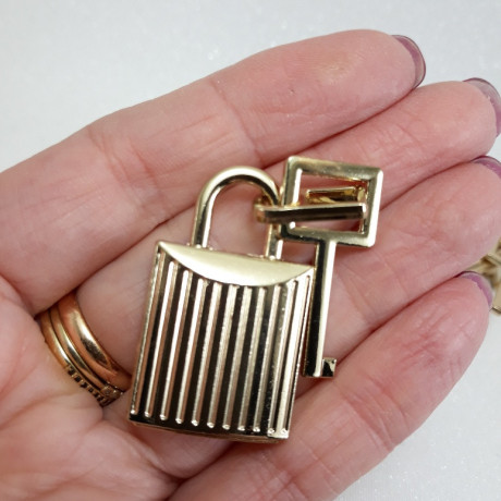 Przywieszka ozdobna  złota kłódka 1,10,100szt  5673