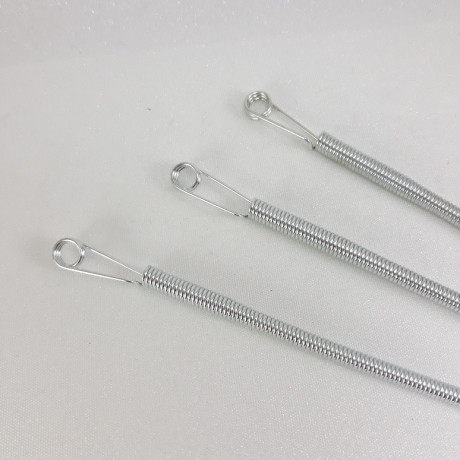 Przewlekacz do sznurka, gumy i tasiemki – praktyczne narzędzie krawieckie