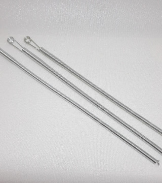 Przewlekacz do sznurka, gumy i tasiemki – praktyczne narzędzie krawieckie