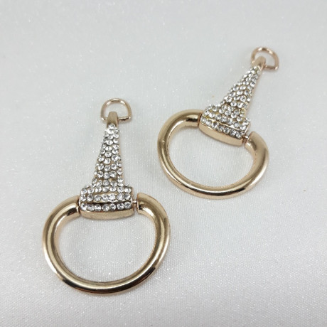 Przywieszka metalowa do odzieży lub toreb – elegancki element