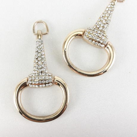 Przywieszka metalowa do odzieży lub toreb – elegancki element