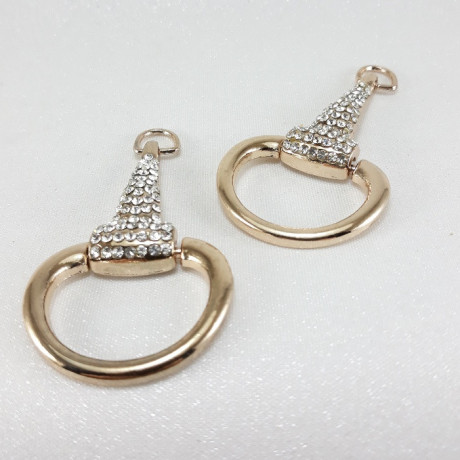 Przywieszka metalowa do odzieży lub toreb – elegancki element