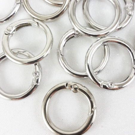 Round metal snap hook – strong and versatile