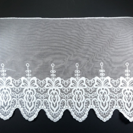 Koronka haft na tiulu – delikatna i elegancka tkanina