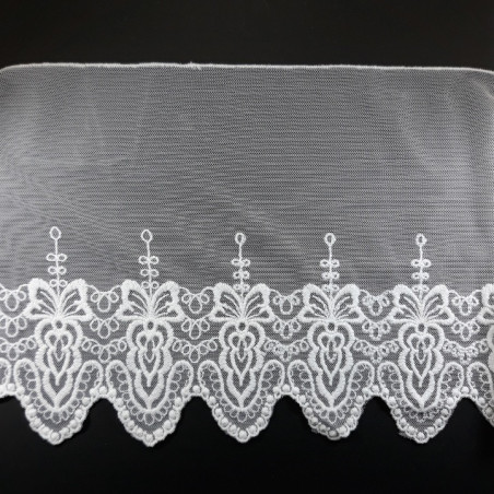 Koronka haft na tiulu – delikatna i elegancka tkanina