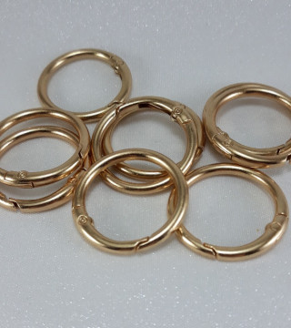 Karabińczyk metalowy okrągły – solidny i uniwersalny