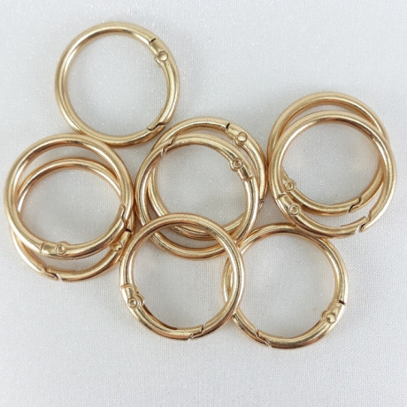 Karabińczyk metalowy okrągły – solidny i uniwersalny