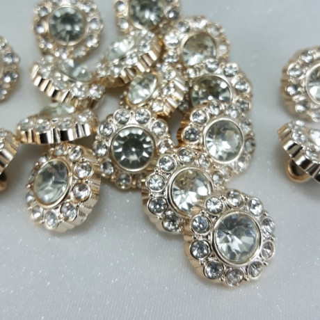 Ozdobne guziki z kamieniami – eleganckie dodatki do ubrań | Sklep