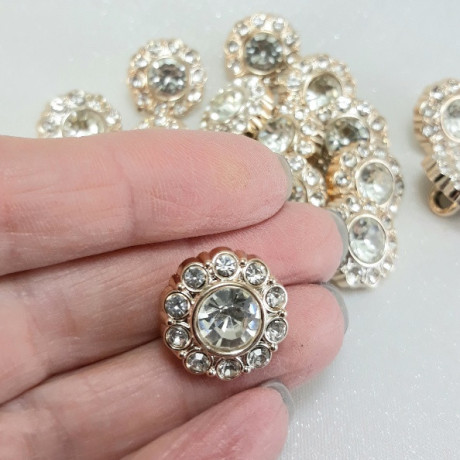 Ozdobne guziki z kamieniami – eleganckie dodatki do ubrań | Sklep