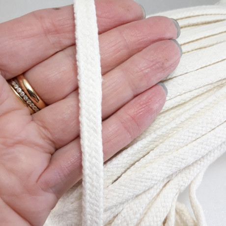 Płaski sznurek bawełniany odzieżowy – różne kolory