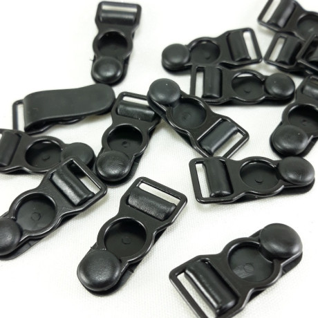 Żabka do pończoch – solidne i eleganckie zapięcie do bielizny