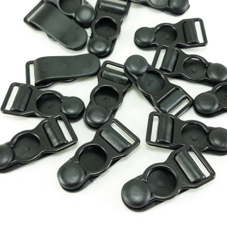 Żabka do pończoch – solidne i eleganckie zapięcie do bielizny