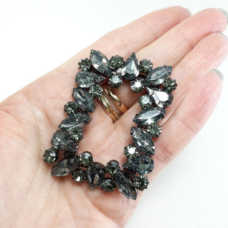 Element ozdobny z kamieni