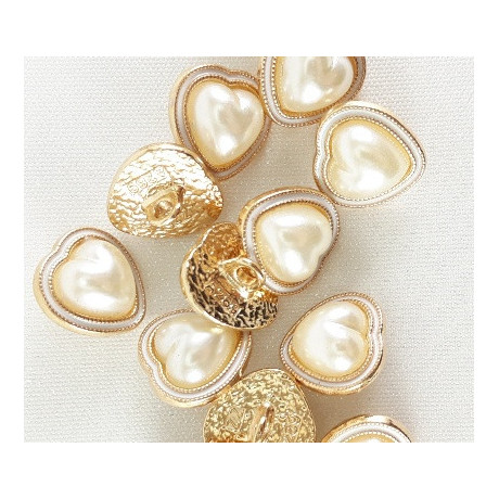 Metalowy guzik serce z perłą