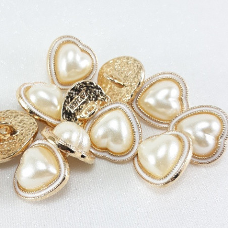 Metalowy guzik serce z perłą