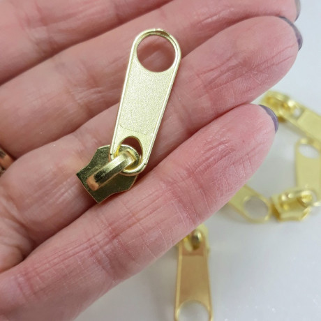 Maszynka do suwaka – zamki błyskawiczne i naprawa suwaków