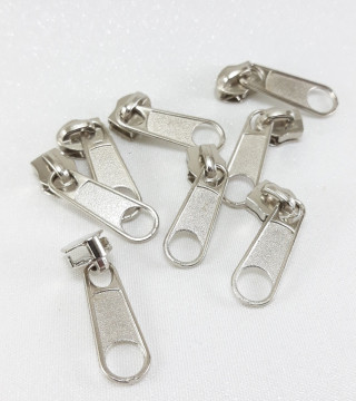 Maszynka do suwaka – zamki błyskawiczne i naprawa suwaków