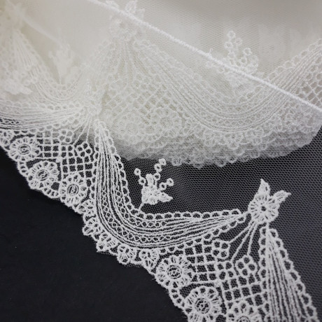 Koronka haft na tiulu 85mm/14m  śmietana 5635