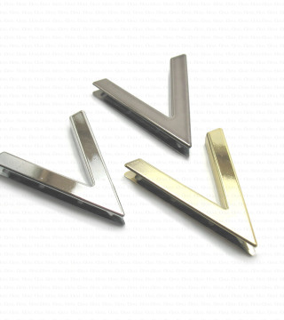 Plastic sew-on neckline no. 1626