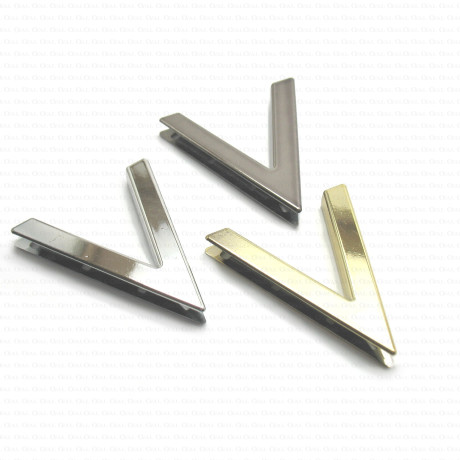 Plastikowy dekolt do przyszycia nr 1626