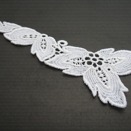 Guipure applique – natural white and ecru 1639