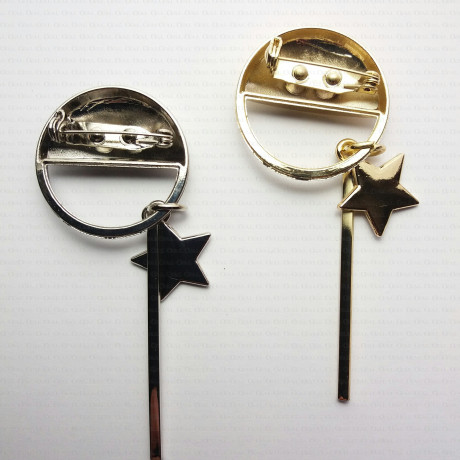 Metal brooch with pendant 1780