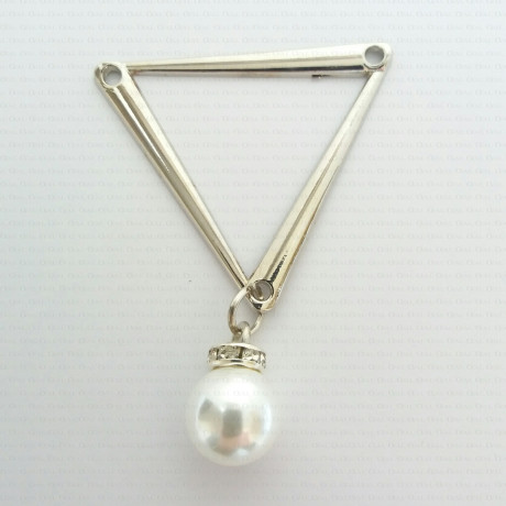 Triangle ornament with pearl 1782