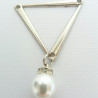 Triangle ornament with pearl 1782