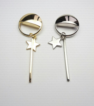 Metal brooch with pendant 1780