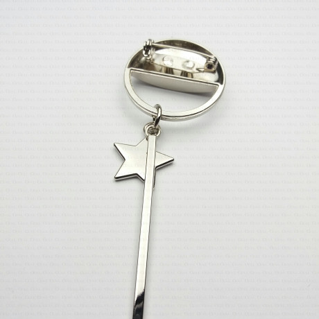 Broszka metalowa z przywieszką 1780