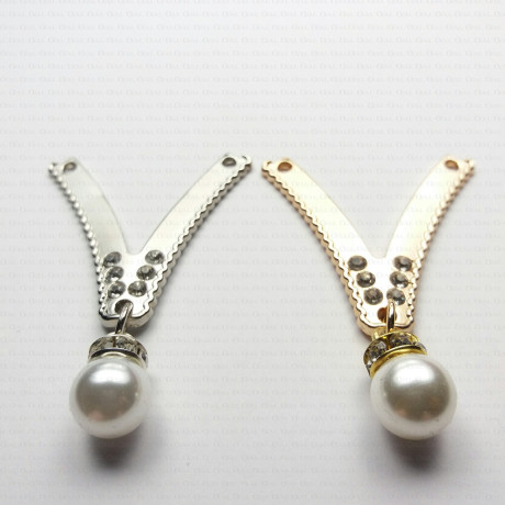 Ozdoba metalowa z dżetami i perłą 1781