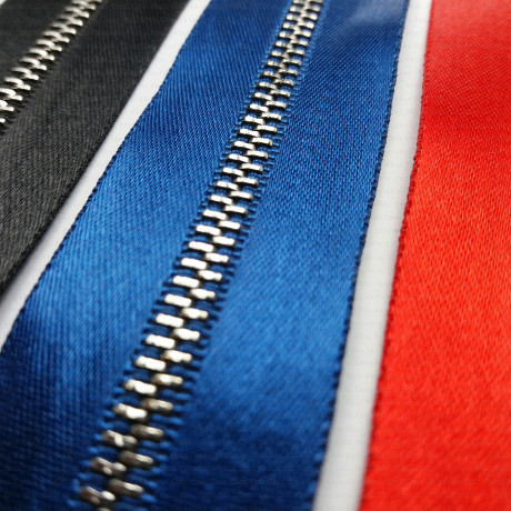 16 cm metal zips on satin tape 1833