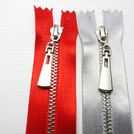 16 cm metal zips on satin tape 1833