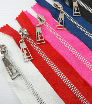 Decorative 16 cm closed-end zips 1924