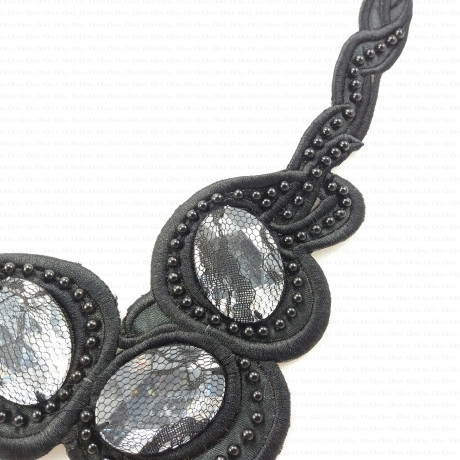 Aplikacja haftowana z kamieniami -dekolt ,1941