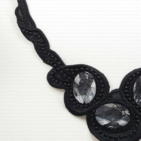 Aplikacja haftowana z kamieniami -dekolt ,1941