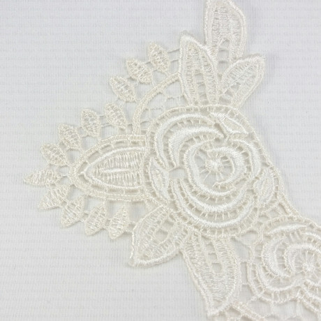 White and ecru guipure applique, no. 1640