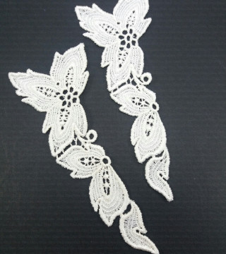 Guipure applique – natural white and ecru 1639