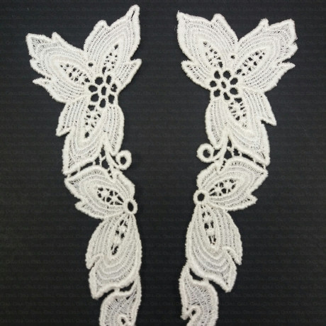 Guipure applique – natural white and ecru 1639