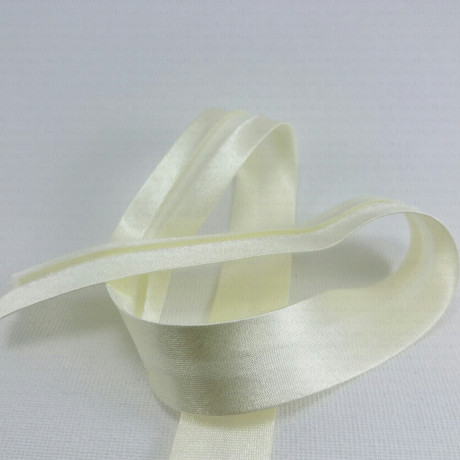 Pressed satin trimming, colour 03