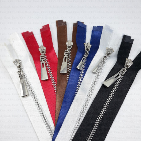 Zamki metalowe 60cm na atłasowej taśmie 2246