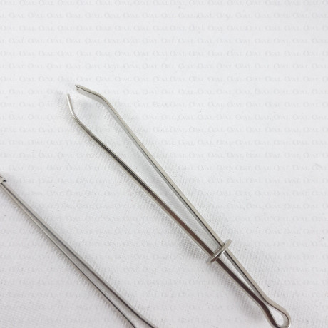 Cord, elastic and tape threader – a practical sewing tool