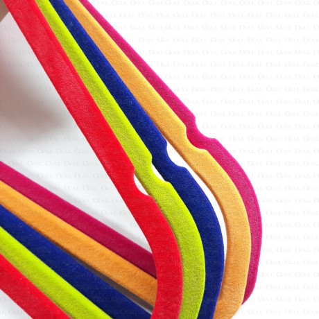 wieszaki welurowe na ubrania