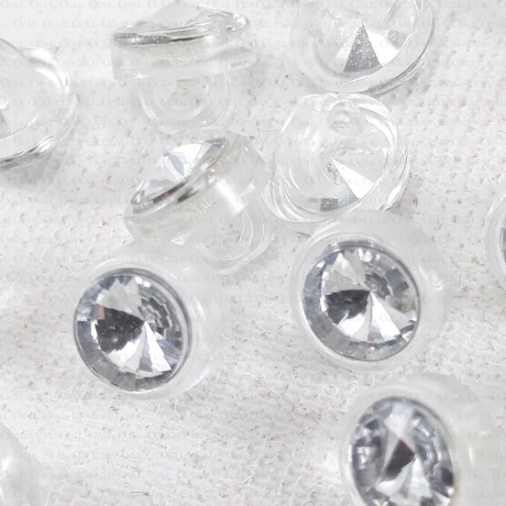 Plastic button with 8mm stone 709