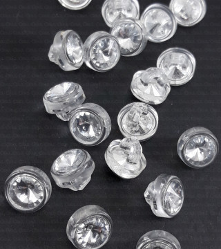 Plastic button with 8mm stone 709