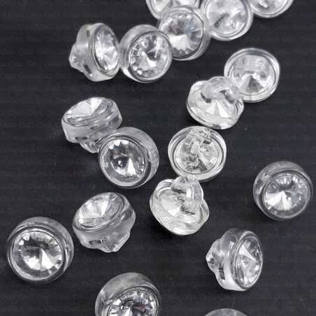 Plastic button with 8mm stone 709