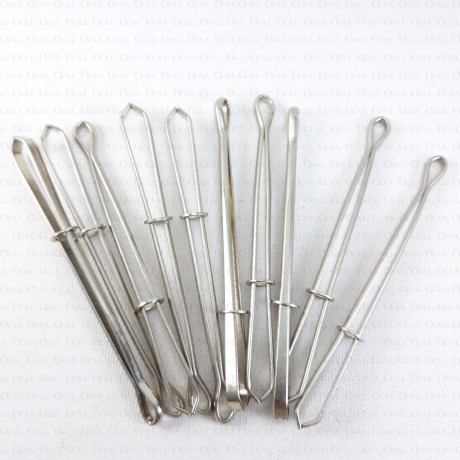 Threading tool for cords, elastic and ribbons – a practical sewing accessory