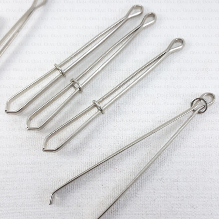 Threading tool for cords, elastic and ribbons – a practical sewing accessory